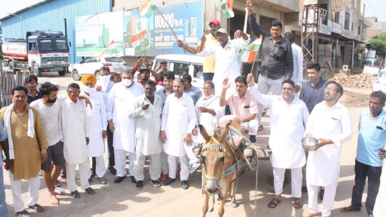 कटोरा लेकर मांगी भीख, खच्चर रेहड़े पर की सवारी