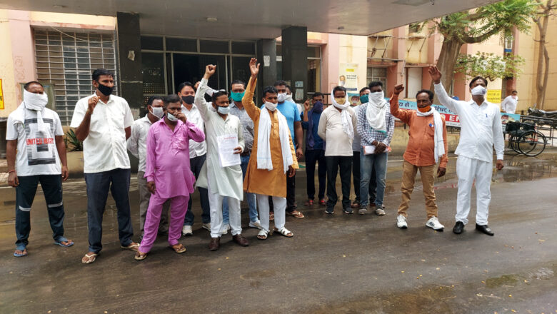 आयुक्त पर अभद्र व्यवहार करने का आरोप, कलक्टर से शिकायत