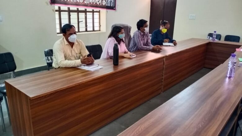 जिला कलक्टर ने पीलीबंगा में ब्लॉक स्तरीय अधिकारियों की ली बैठक