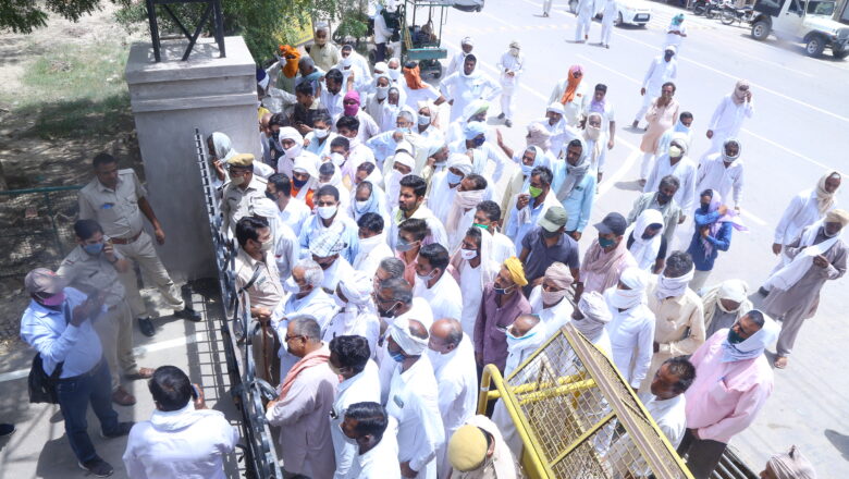 किसान संघर्ष समिति का जिला कलक्ट्रेट पर प्रदर्शन