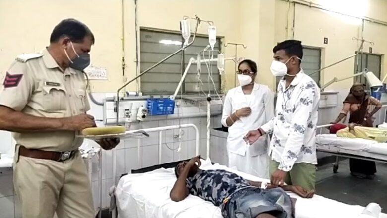 ट्रेन पर चढ़ते समय साढू ने मारी लात, कटा पैर