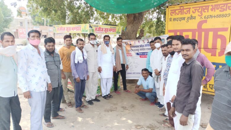 आटो चालकों ने पेट्रोल पम्प पर एकत्रित होकर जताया रोष