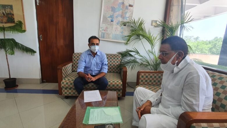 पोर्टल पर अपलोड नहीं हुए आवेदन फसल बीमा क्लेम से वंचित किसान