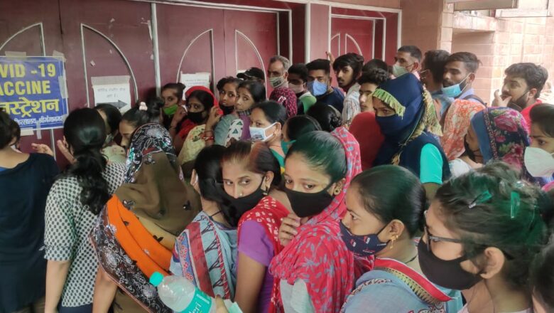 पुलिस पहरे में हुआ वैक्सीनेशन