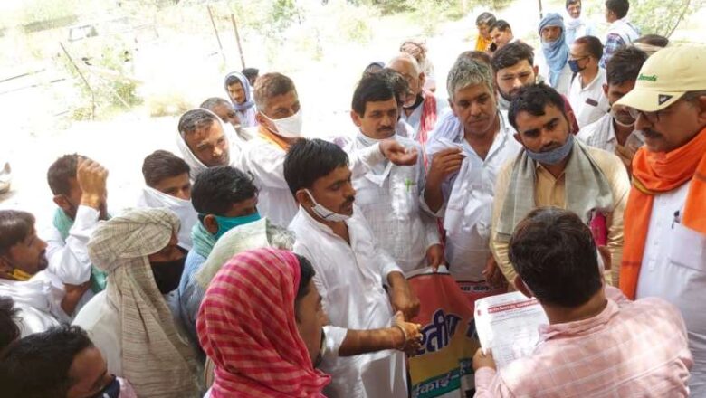 कृषि कनेक्शन और सिंचाई पानी के मुद्दे पर किसानों ने दिया धरना