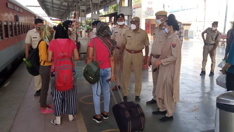 स्वतंत्रता दिवस के मद्देनजर रेलवे स्टेशनों पर चौकसी