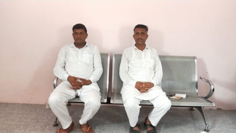 मनरेगा मजदूरों से आधी मजदूरी रिश्वत में लेने का भंडाफोड़