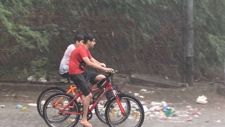 तेज हवा के साथ बारिश से राहत
