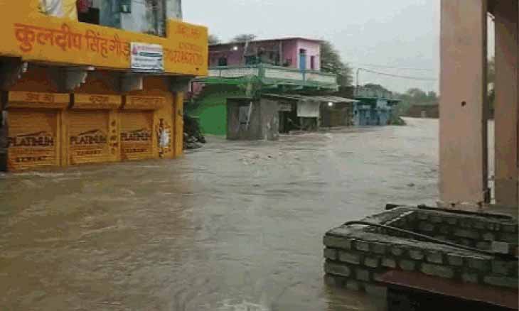 झालावाड़ के कई गांवों में आफत:खानपुर, मनोहर थाना में बाढ़ के हालात, कालीसिंध, आहू, परवन, कालीखाड़ और छापी नदियां उफान पर, MP, बारां से संपर्क टूटा
