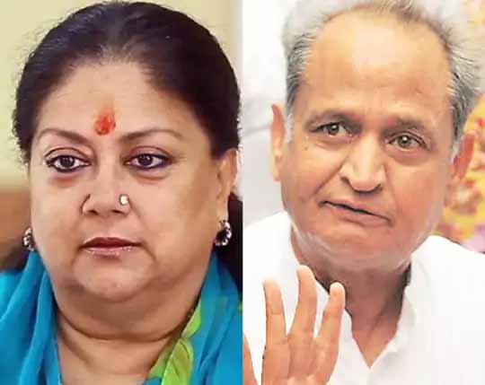 राजे के हमले पर गहलोत का पलटवार:वसुंधरा ने कहा- बाढ़ के बावजूद चैन की नींद सो रही सरकार; सीएम बोले- अगर बाहर निकला तो भीड़ जुटेगी, लोग कहेंगे प्रोटोकॉल तोड़ रहे हैं, मैं क्या करूं