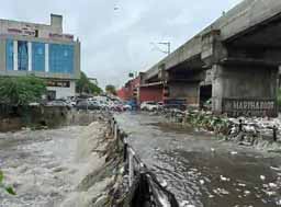 5 घंटे में 40 एमएम बारिश, अजमेर रोड 200 फीट पर 1-2KM लंबा जाम; करतारपुरा की रपट पर पानी ओवरफ्लो होने से यातायात थमा