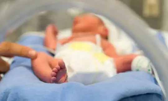कोख में ही विकसित हुआ ट्यूमर:नवजात के दिल पर मिला दुर्लभ ट्यूमर, फेफड़ों पर इसका दबाव बढ़ा और जन्म के समय बच्चे का सांस लेना मुश्किल हुआ; सर्जरी करके हटाया गया