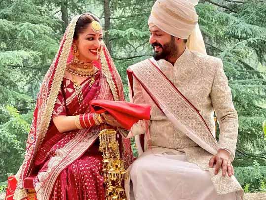 यामी ने शादी के बाद अब बदला सरनेम:यामी गौतम ने अपने नाम के आगे पति आदित्य का सरनेम ‘धर’ जोड़ा, सोशल मीडिया पोस्ट से हुआ खुलासा