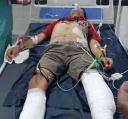 पहले लड़की भेज फंसाया, बचा तो कुल्हाड़ी से हमला:जमीन को लेकर चल रही रंजिश; पत्नी बोली- हमने पैसे देकर प्लॉट खरीदा, लेकिन अब तक नाम नहीं किया, VIDEO