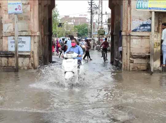 राजस्थान में लम्बे समय बाद मानसून मेहरबान:बाड़मेर, नागौर, चूरू के कई इलाकों में बारिश; भीलवाड़ा के डाबला में 4 इंच से ज्यादा पानी बरसा
