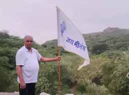 जयपुर में आमागढ़ विवाद गहराया:किरोड़ीलाल ने फहराया मीणा समाज का झंडा, समर्थकों के साथ दी गिरफ्तारी; दोपहर में हुए रिहा