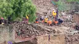 तेज बारिश में मकान ढहने से 7 की मौत:घर में सो रहे 4 बच्चों, पति-पत्नी और एक महिला ने दम तोड़ा, बूंदी में चंबल किनारे सुरक्षा दीवार टूटकर मकान पर गिरने से हुआ हादसा