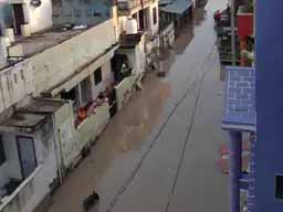 जयपुर के फागी में बांध की पाल टूटी:पांच कॉलोनियों में घर के अंदर 3 फीट तक भरा पानी; बांध का करीब 35 फीसदी पानी बहकर निकला