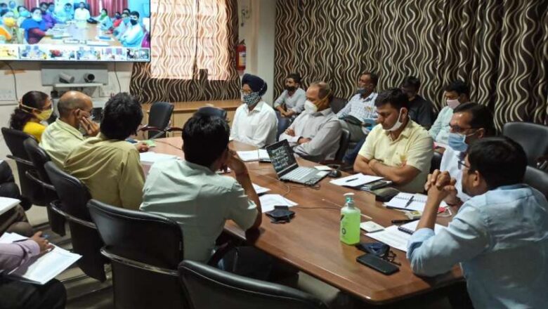 जिला कलक्टर ने वीडियो कांफ्रेंस के माध्यम से 27 ग्राम पंचायतों के सरपंचों और ग्रामीणों से किया संवाद