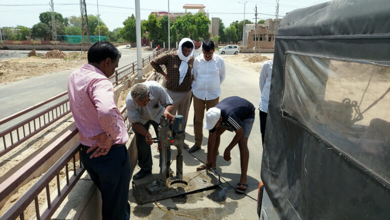 सड़क निर्माण कार्य की गुणवत्ता जांचने को लिए सैम्पल