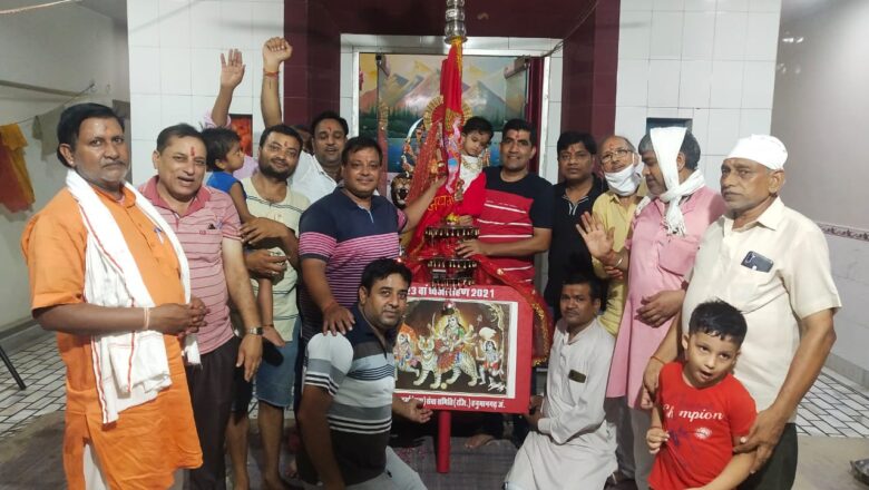 ध्वजा लेकर चिंतपूर्णी रवाना हुए श्रद्धालु