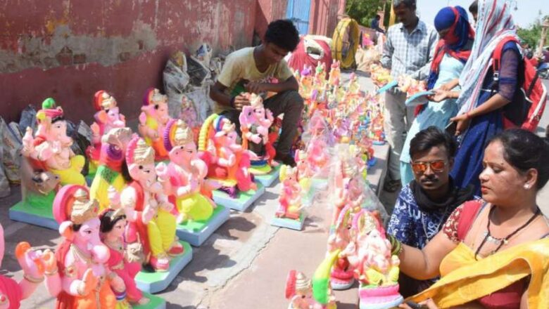 सज रहे मंदिर, गणेश प्रतिमाओं की हो रही खरीदारी