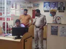अलवर के मुथूट फाइनेंस में दिनदहाड़े डकैती नाकाम:स्टाफ ने सायरन बजाकर 9 करोड़ का सोना बचाया, हथियारबंद 5 बदमाशों ने कर्मचारियों को बंधक बनाया, हमलाकर भागे