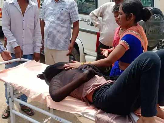 फिरोजाबाद में फैला जानलेवा बुखार:15 दिनों में 52 लोगों की मौत, CM योगी जिस बच्ची से अस्पताल में मिले थे उसने भी दम तोड़ा; CMO को हटाया गया