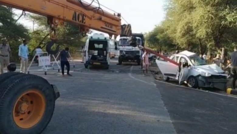 हाईवे पर आवारा पशु से बचने के प्रयास में कार-डंफर में भीषण भिड़ंत, युवा व्यापारी और मुनीम की मौत