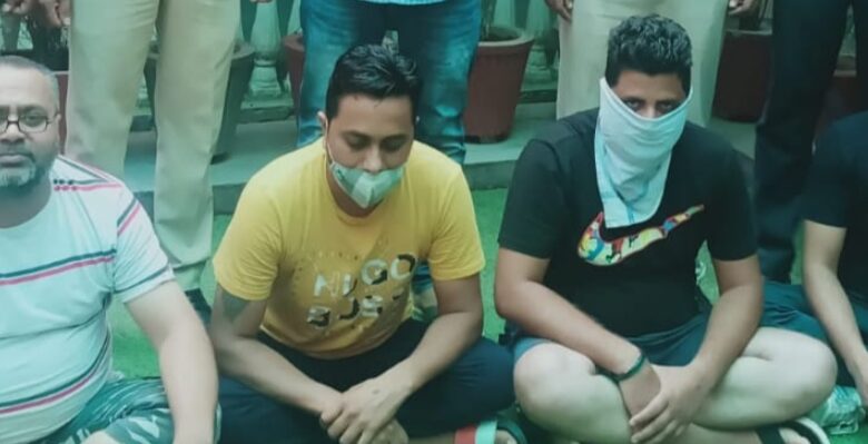 जवाहरनगर थाना क्षेत्र में जिला विशेष दल ने क्रिकेट बुकी का पर्दाफाश किया, चार सटोरिए गिरफ्तार