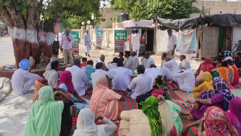 50-50 लाख रूपये खर्च फिर भी आधुनिक शौचालयों पर लटक रहे ताले