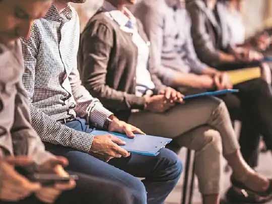 रोजगार पर SBI की रिपोर्ट:फाइनेंशियल ईयर 2021-22 में 50 लाख लोगों को रोजगार मिलने की उम्मीद, अगस्त में 15 लाख लोगों ने नौकरी गंवाई