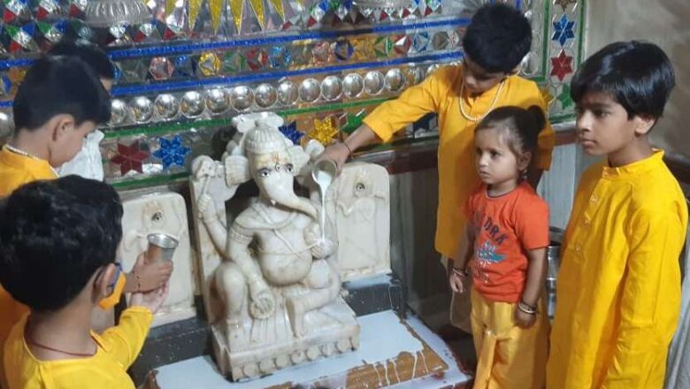 बाल भक्तों ने किया आदि गणेश का अभिषेक