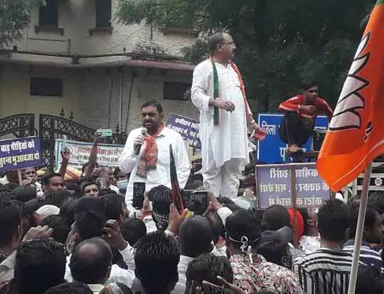 पूर्व विधायक प्रहलाद गुंजल पर FIR:भाजपा नेता ने प्रदर्शन में भारी भीड़ जुटाकर तोड़ी कोरोना गाइडलाइन, 111 लोगों के खिलाफ नामजद मुकदमा