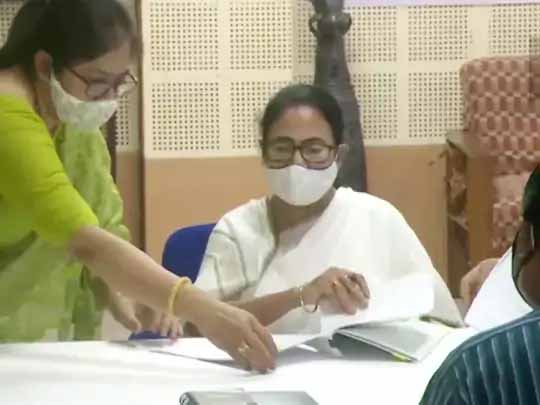 पश्चिम बंगाल विधानसभा उपचुनाव, ममता बनर्जी ने भवानीपुर सीट से नामांकन भरा