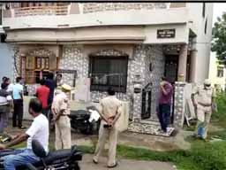 बर्थ-डे के दिन CA ने किया सुसाइड:6 महीने पहले भी फंदे पर लटक गया था, परिवार ने बचा लिया था; पहली बार अकेला छोड़ा तो&nbsp;की आत्महत्या