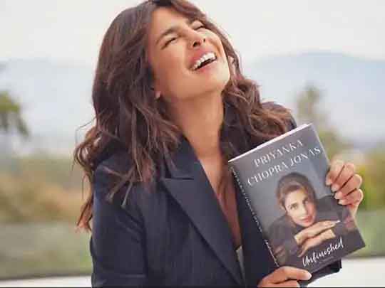 अनफिनिश्ड:प्रियंका चोपड़ा पर अपनी बुक में लोगों के नाम छिपाकर पूरा सच नहीं बताने का आरोप, एक्ट्रेस बोलीं-लोग गॉसिप चाहते हैं
