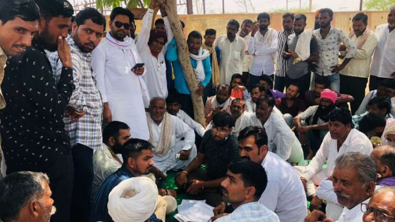 कटौती व कम वोल्टेज को लेकर धरने पर बैठे