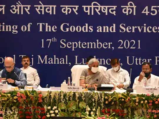 GST काउंसिल के अहम फैसले:कोविड और कैंसर की दवाएं सस्ती हुईं, लेकिन ऐप से खाना मंगाने पर 5% टैक्स लगेगा; आइसक्रीम भी महंगी पड़ेगी