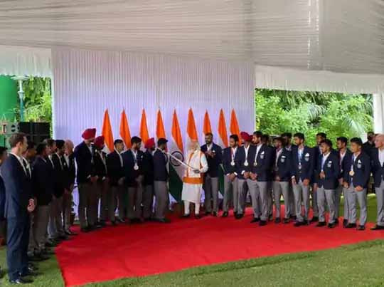 मोदी के उपहारों की नीलामी:पैरालिंपियन नोएडा DM के रैकेट की बोली 10 करोड़, नीरज चोपड़ा के भाले के लिए सवा करोड़ लगे