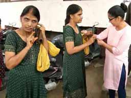 REET के लिए काटनी पड़ी कान की बालियां:जयपुर में नवजात को मामा की गोद में छोड़ मां ने दी परीक्षा, फुल आस्तीन के सूट वाली महिला अभ्यर्थियों को हुई परेशानी; मंगलसूत्र भी उतारने पड़े
