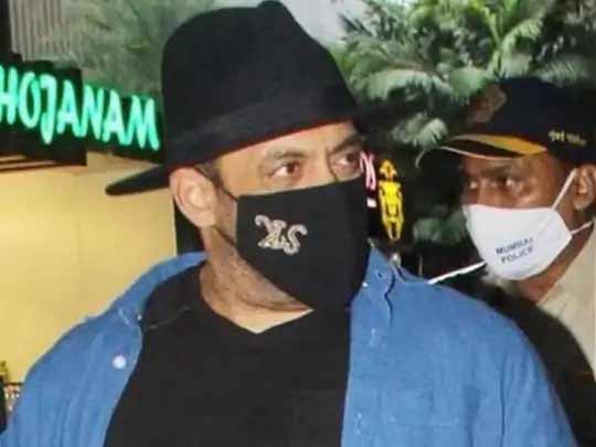 ‘टाइगर 3’ की शूटिंग कर ऑस्ट्रिया से मुंबई वापस लौटे सलमान खान, ‘उल्टा मास्क’ पहनने पर जमकर हुए ट्रोल