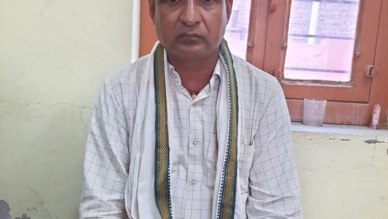 थानाधिकारी के रीडर के लिए डेढ़ लाख की रिश्वत लेते हुए सरकारी अध्यापक गिरफ्तार