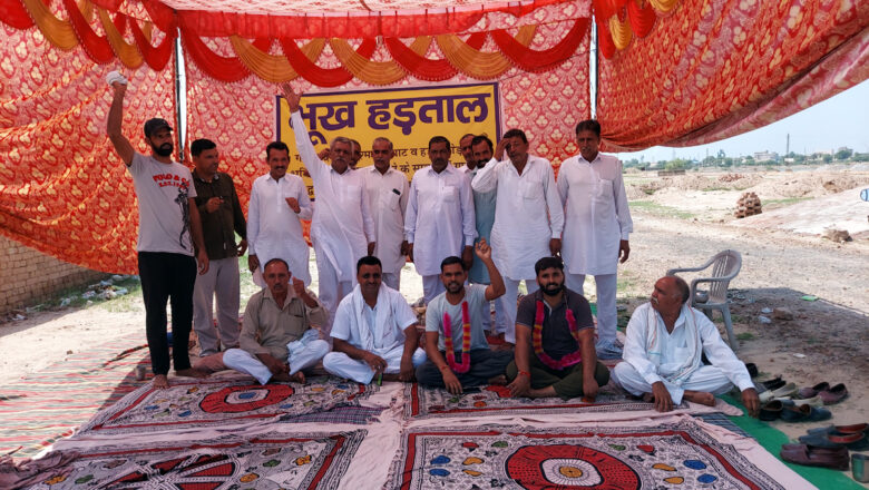 दूसरे दिन भी जारी रहा दोनों ग्रामीणों का अनशन