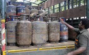 कमर्शियल सिलेंडर के उपयोग के लिए आज से अभियान