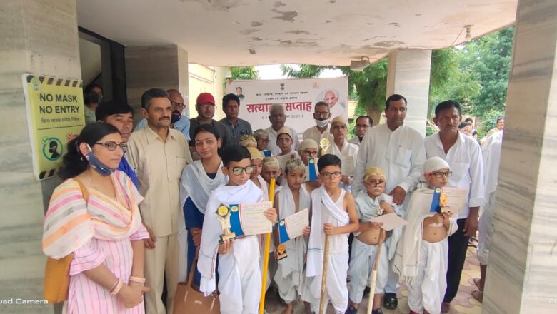 गांधी बनो प्रतियोगिता में 16 प्रतिभागियों ने भाग लिया