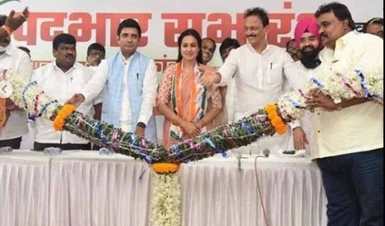 कांग्रेस में शामिल हुईं काम्या पंजाबी ने साझा कीं तस्वीरें