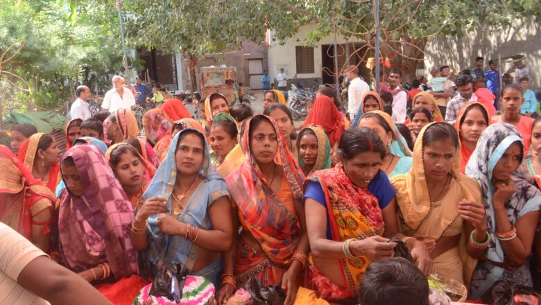 माता को लगाया 56 भोग का प्रसाद