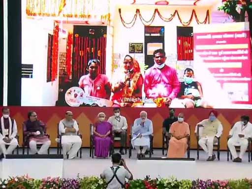 लखनऊ में PM मोदी बोले- जिन 9 लाख परिवारों को घर मिले वे इस बार अयोध्या से ज्यादा दिये जलाएं