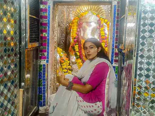 उदयपुर में सारा अली खान ने किए मंदिरों के दर्शन